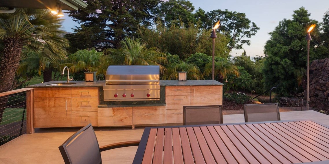 Outdoor Built in Kitchen on Deck with Dining Area and Sink in san antonio