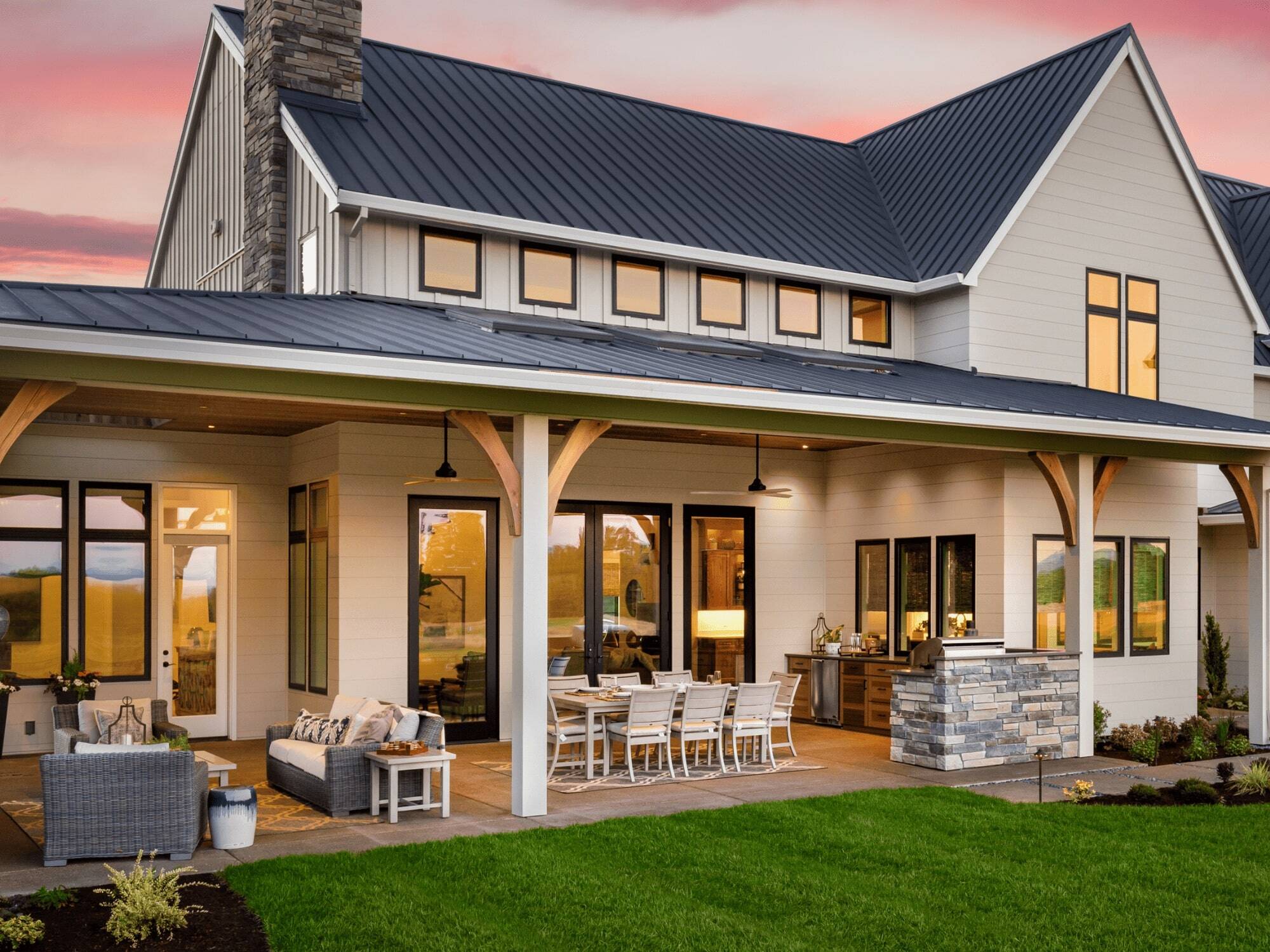 Modern House with Covered Porch and Outdoor Kitchen on Patio