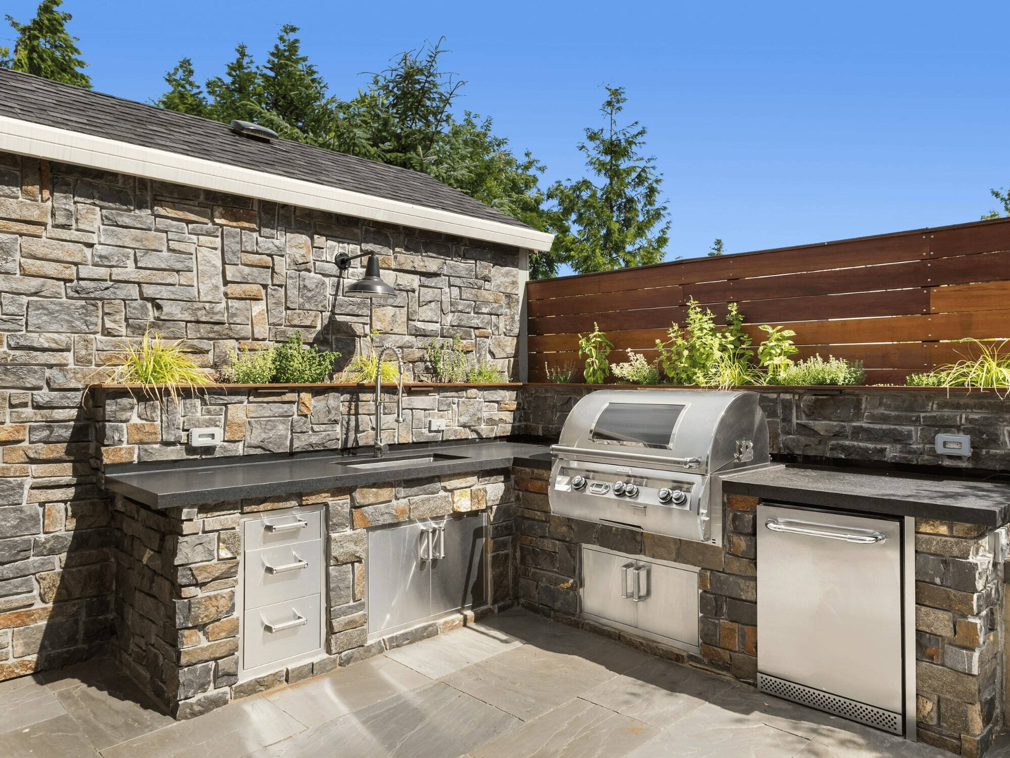 Stone Cladding Outdoor Kitchen with Built in Grill and Storage